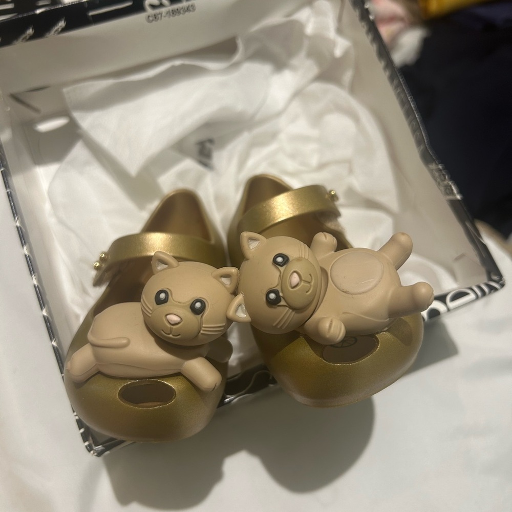 Mini Melissa adorable kitty shoes. New
